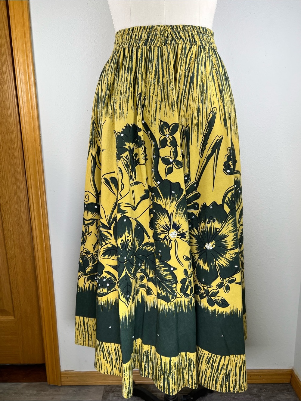 Vintage Yellow and Dark Green Floral Midi Skirt w/ Sequins Size M